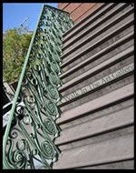Green Stairs Escaleras Verde